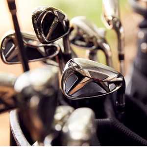 close-up-of-clubs-in-bag-on-golf-buggy-picture-id1197869225
