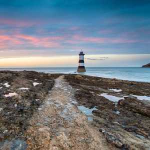 trwyn-du-lighthouse-at-penmon-point-in-wales-picture-id1182915853